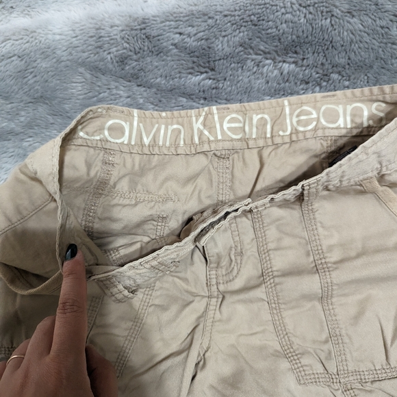Calvin Klein khaki shorts - Picture 3 of 4